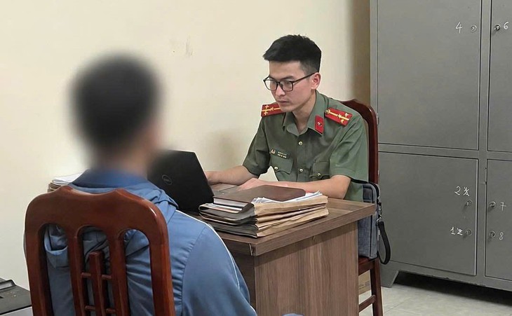 Hai người bị xử phạt vì phát trực tiếp tin sai sự thật về “vỡ đê” ở Thanh Hóa - Ảnh 2.