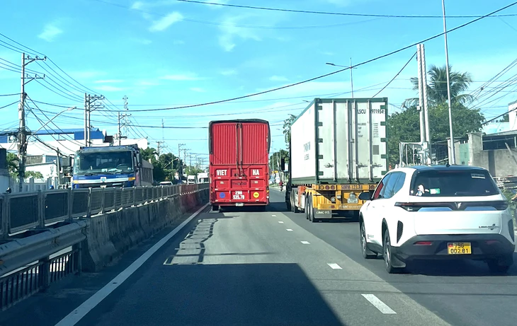 Xe cá nhân, xe gia đình cũng lựa chọn quốc lộ thay vì cao tốc - Ảnh 2.