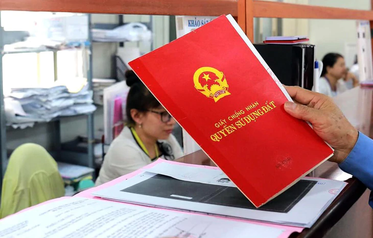 Tin tức sáng 30-9: Sổ đỏ hộ gia đình đề xuất ghi đủ tên người có chung quyền sử dụng đất - Ảnh 2.