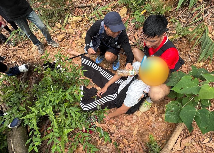 Trekking một mình ở Hàm Lợn: Cảnh báo về sự an toàn khi khám phá thiên nhiên - Ảnh 1.