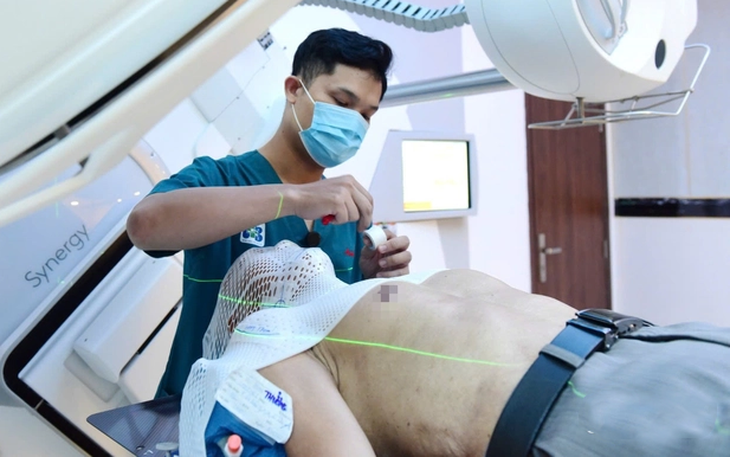 Nhiều bệnh viện miền Tây có máy xạ trị, nhưng vẫn chưa đáp ứng được nhu cầu - Ảnh 2.