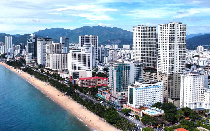 Khánh Hòa quy định tiêu chuẩn mua vé máy bay cho cán bộ đi công tác nước ngoài - Ảnh 2.