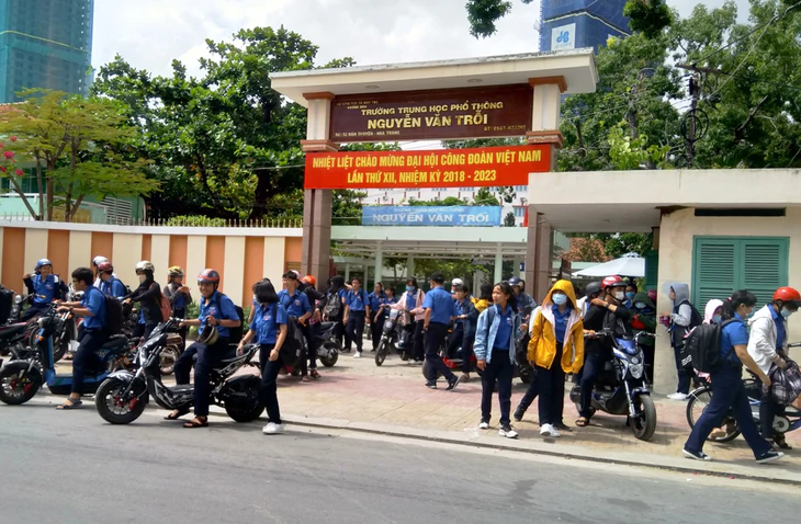 Bỏ phương án ‘xóa sạch’, các trường THPT Khánh Hòa được giữ tên - Ảnh 1.