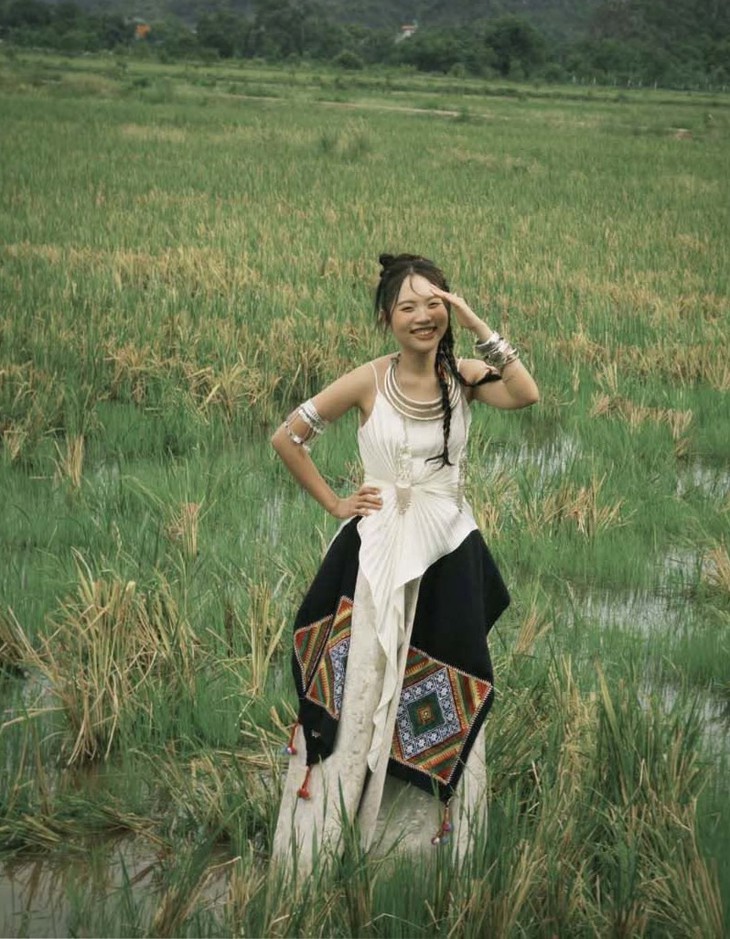 Phương Mỹ Chi gỡ bỏ hình ảnh gây tranh luận  - Ảnh 2.
