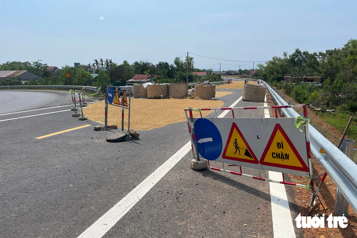 Nhà thầu chặn xe vào công trường đường tránh Đông Hà sau 2 vụ tai nạn 3 người chết - Ảnh 3.