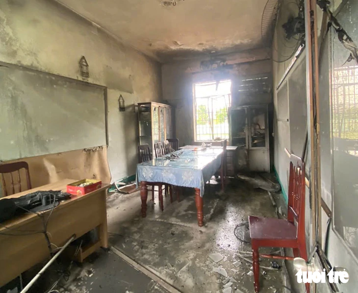 Vụ thầy hiệu phó thiệt mạng trong vụ cháy ở trường: Chưa xác định nguyên nhân tử vong - Ảnh 2.