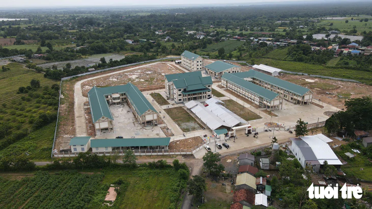 Những đứa trẻ vùng biên Đắk Lắk háo hức đến trường - Ảnh 4.