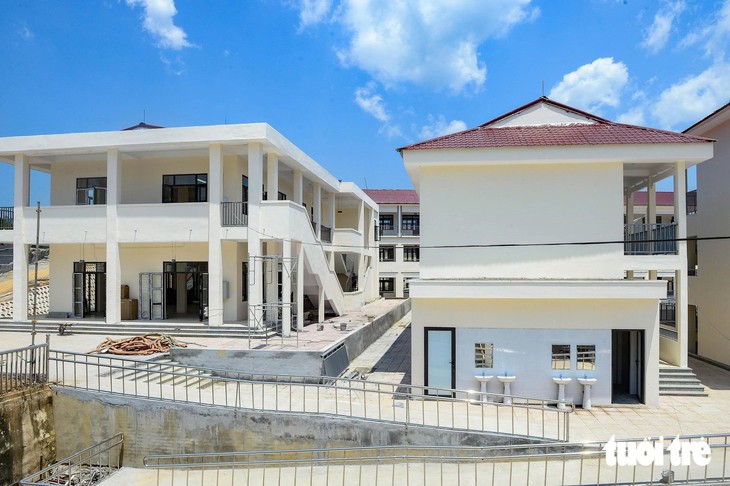 Trường nội trú hơn 123 tỉ đồng đã sạch đẹp, học sinh vùng biên xứ Thanh háo hức chờ khai giảng - Ảnh 7.