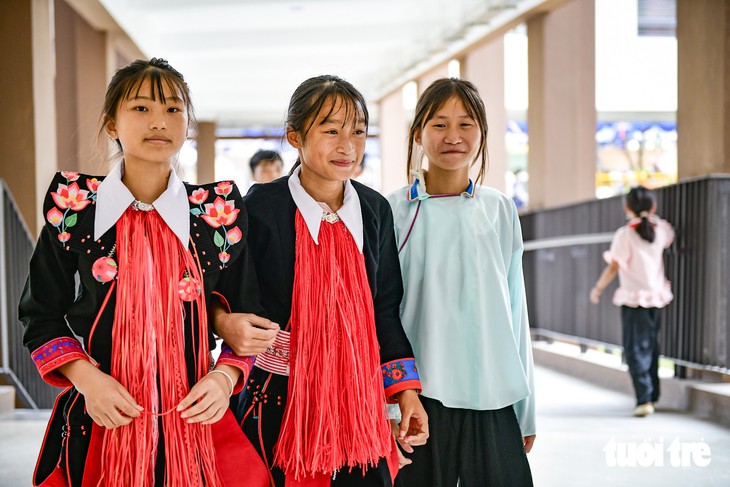 Hình ảnh ngôi trường mang sắc màu dân tộc Mông, Dao ở vùng biên Lào Cai trước ngày khai giảng - Ảnh 23.