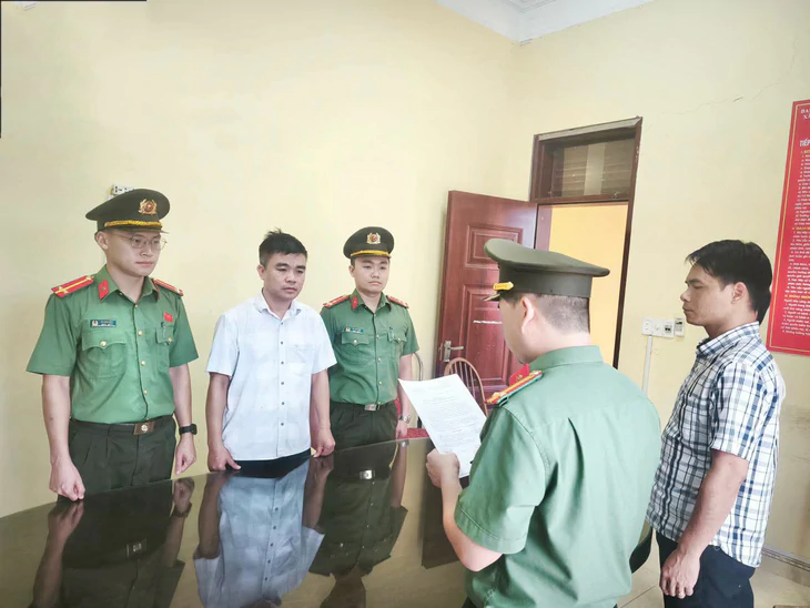 Bắt một Phó viện trưởng liên quan vụ đưa nhiều người học đại học không qua thi tuyển, cấp giấy chứng nhận tốt nghiệp giả - Ảnh 1.