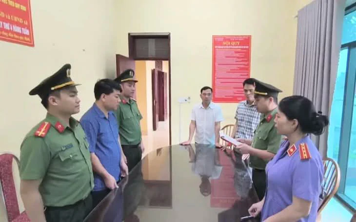 Bắt một Phó viện trưởng liên quan vụ đưa nhiều người học đại học không qua thi tuyển, cấp giấy chứng nhận tốt nghiệp giả - Ảnh 2.