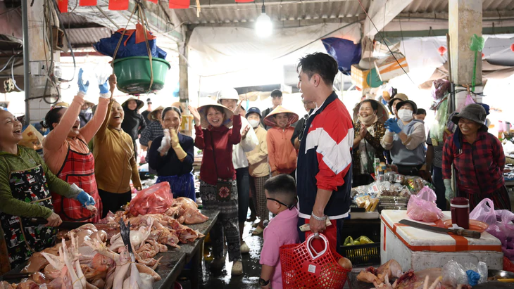 Con trai của Lê Dương Bảo Lâm trong Bố ơi, mình đi đâu thế? được khen 'sao dễ thương quá trời' - Ảnh 2.