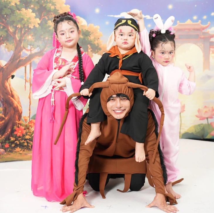 Con trai của Lê Dương Bảo Lâm trong Bố ơi, mình đi đâu thế? được khen 'sao dễ thương quá trời' - Ảnh 4.