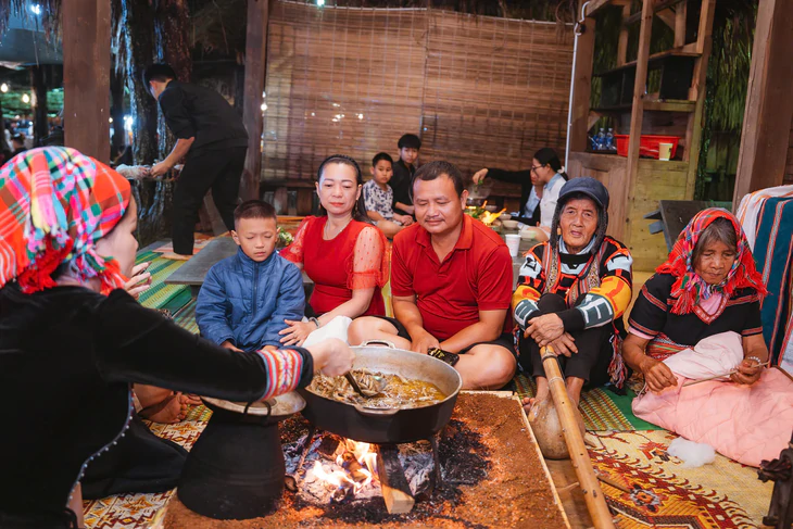 Măng Đen và Lý Sơn hút khách, Quảng Ngãi thu 255 tỉ đồng du lịch dịp Quốc khánh - Ảnh 4.