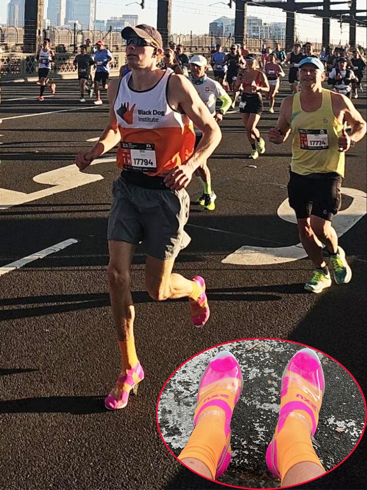 Thông điệp ý nghĩa của nam runner chạy marathon bằng giày cao gót - Ảnh 1.