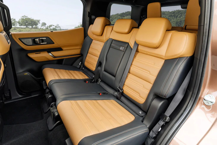 Mitsubishi Pajero 2026 chốt giá cao hơn Ford Everest - Ảnh 6.