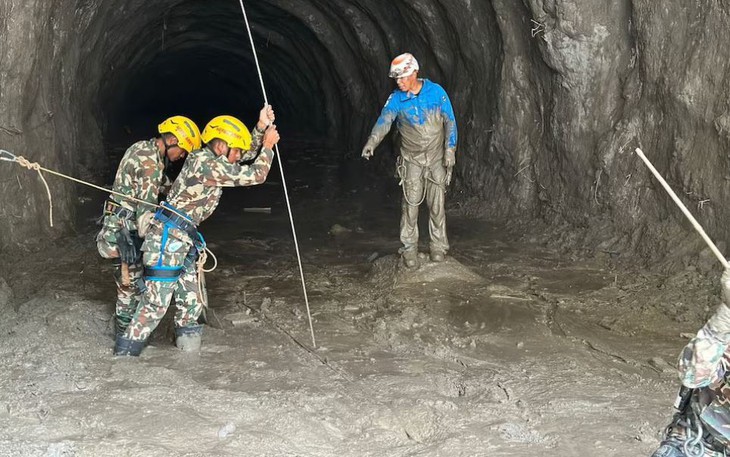 Trung Quốc chuyển sang tìm kiếm chuyên sâu nạn nhân vụ lũ quét - Ảnh 5.