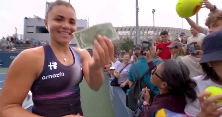 Sao quần vợt được fan tặng tờ 2 USD để ‘lấy hên’ ở US Open - Ảnh 1.