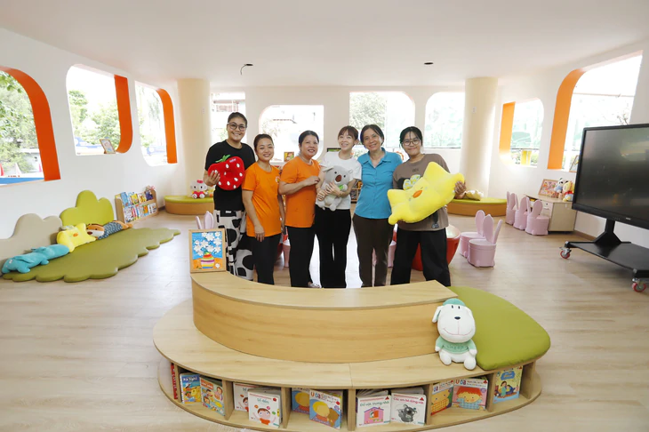 Trường học TP.HCM tất bật "thay áo mới" trước ngày khai giảng - Ảnh 11.