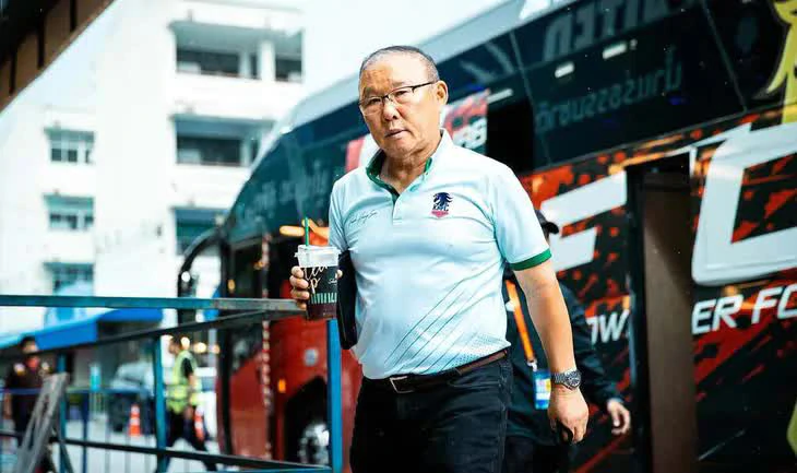 HLV Park Hang Seo bất ngờ được Liên đoàn Bóng đá Thái Lan khen ngợi - Ảnh 1.