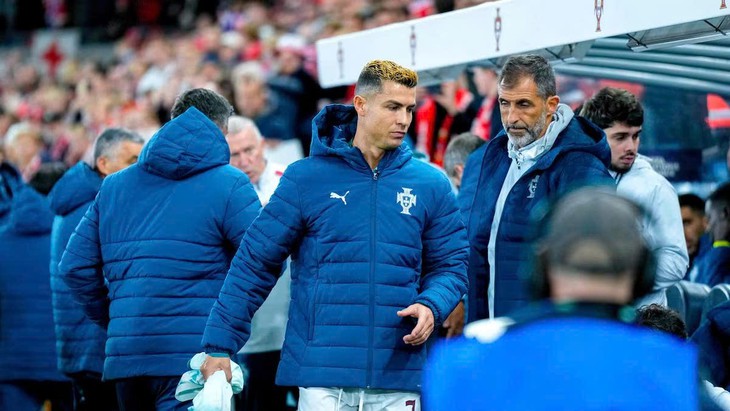 Ronaldo bỏ về trước buổi tập của tuyển Bồ Đào Nha - Ảnh 1.