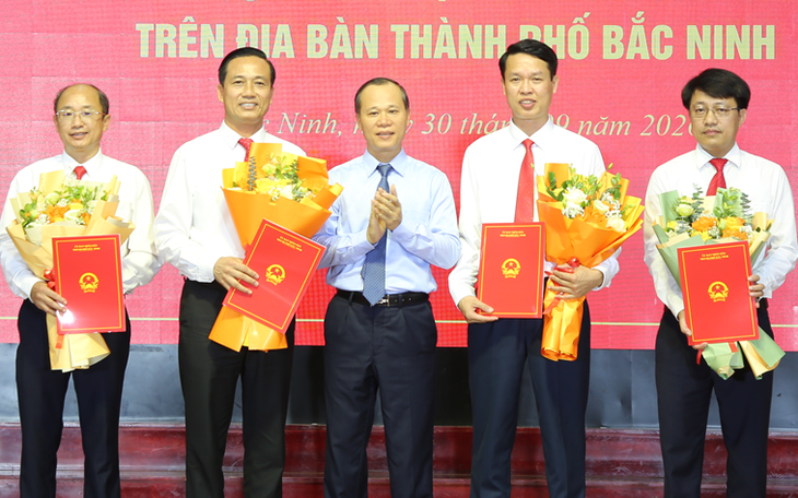 Chuyển giao nguyên trạng 9 trường từ bộ về địa phương quản lý - Ảnh 2.
