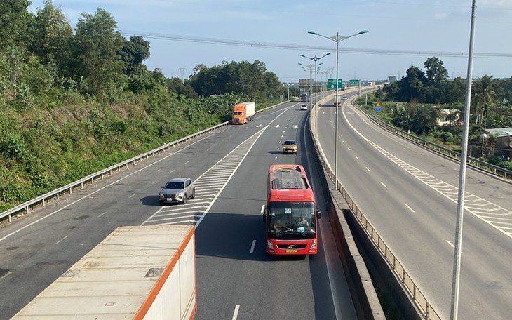 Kẹt xe hơn 3 tiếng trên cao tốc Hòa Liên – Túy Loan, đi chưa được 4km - Ảnh 10.