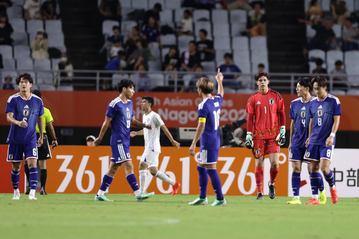 Thắng kịch tính trên chấm luân lưu, U23 Nhật Bản giành vé chung kết Asiad 20 - Ảnh 1.