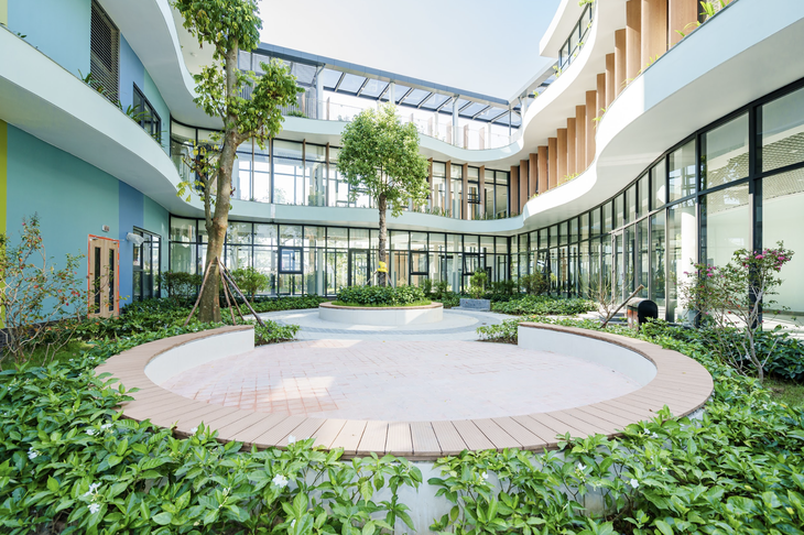 Vin Nexus Center: Trường học hạnh phúc hình trái tim và những gam màu rất 'lạ' - Ảnh 2.