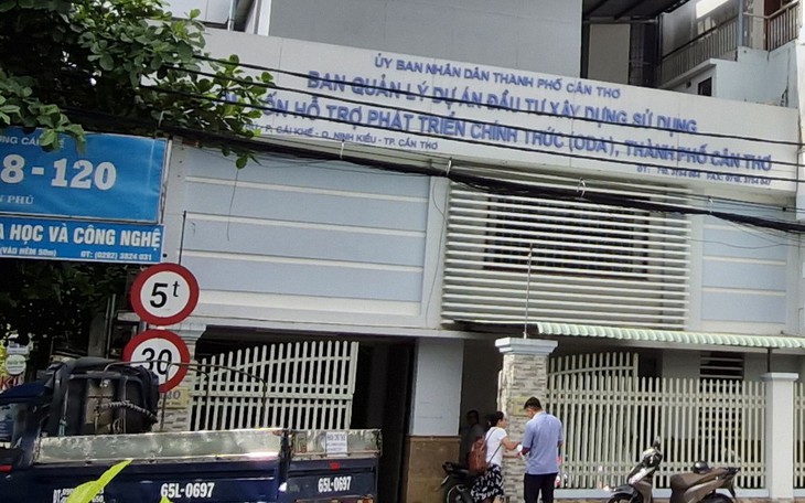 Vượt xe không bảo đảm an toàn khiến 2 người tử vong, tài xế bị khởi tố - Ảnh 2.