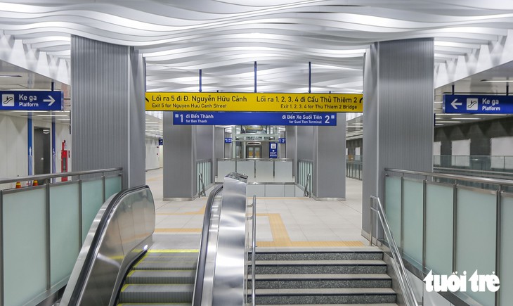 Khách đi ga ngầm Bến Thành metro số 1 góp ý ghi thêm đường, địa điểm ở lối ra - Ảnh 3.