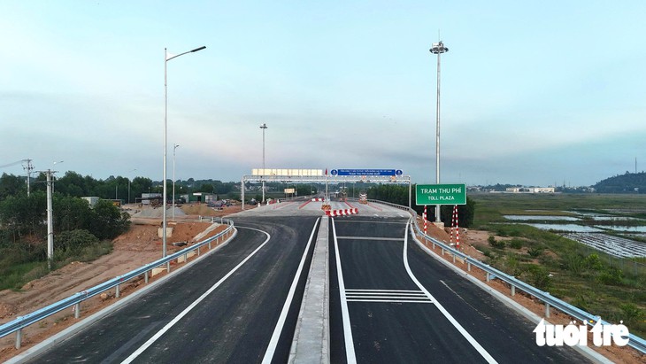 Thông xe nút giao cuối cùng trên cao tốc Đà Nẵng - Quảng Ngãi - Ảnh 3.