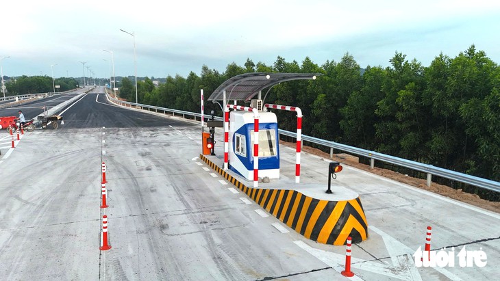 Thông xe nút giao cuối cùng trên cao tốc Đà Nẵng - Quảng Ngãi - Ảnh 4.