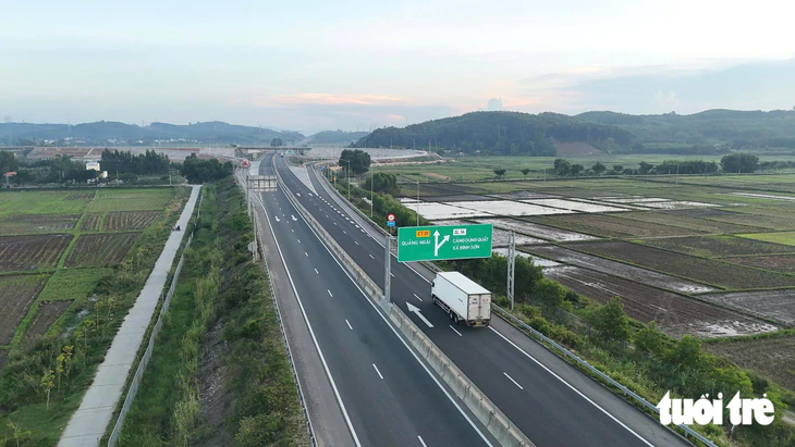 Thông xe nút giao cuối cùng trên cao tốc Đà Nẵng - Quảng Ngãi - Ảnh 5.