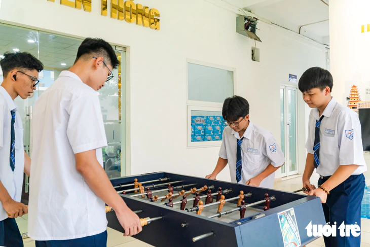 Học sinh đua 'bá khí': Cấm hay 'lấy trend trị trend'? - Ảnh 4.