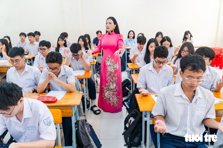 Học sinh đua 'bá khí': Cấm hay 'lấy trend trị trend'? - Ảnh 7.