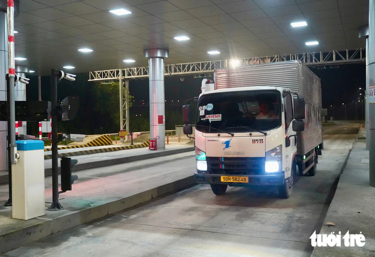 Tuổi Trẻ tường thuật thời khắc thông xe toàn tuyến cao tốc Bến Lức - Long Thành sau 12 năm - Ảnh 3.