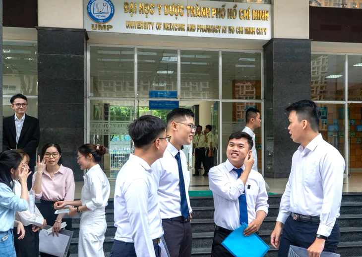 Điểm chuẩn dự kiến bác sĩ nội trú Đại học Y Dược TP.HCM cao nhất 25,85 - Ảnh 1.