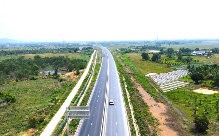 Cục Đường bộ lên tiếng về việc tài xế chọn quốc lộ thay vì cao tốc - Ảnh 3.