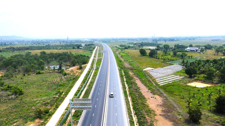 Nỗi lo bị phạt vi phạm khoảng cách trên cao tốc - Ảnh 1.
