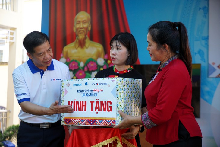 Hiệu trưởng, giáo viên vùng cao 30 năm công tác chưa được nhận quà, chỉ xin tài trợ cho học sinh - Ảnh 2.
