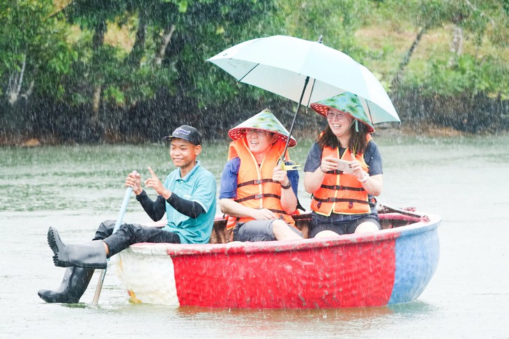 An Giang chuẩn bị nguồn nhân lực phục vụ APEC 2027 ở Phú Quốc thế nào? - Ảnh 1.