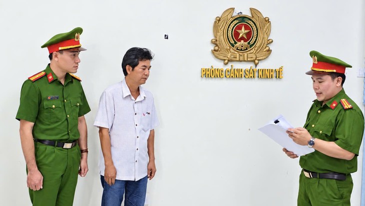 Giả danh thầy giáo dạy lái xe, chiếm đoạt gần nửa tỉ đồng của 328 học viên - Ảnh 1.