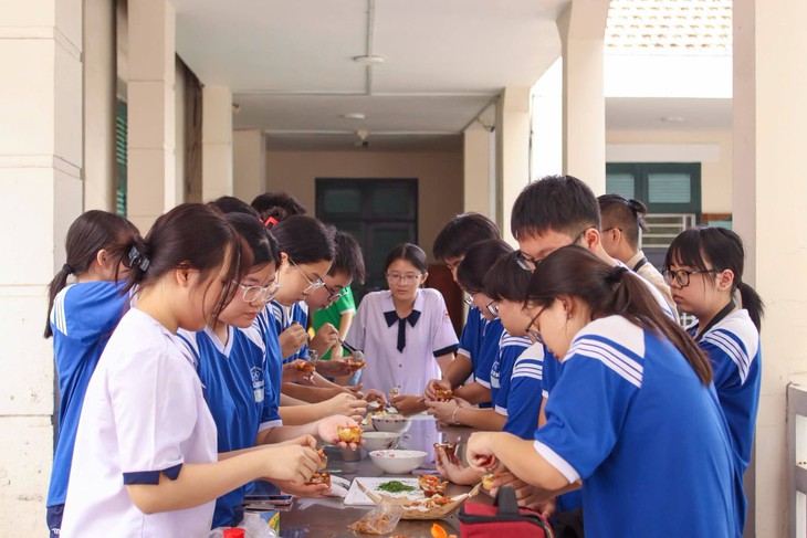 Tìm học sinh ở tiệm net, hiệu trưởng TP.HCM đổi cách nghĩ về trường học hạnh phúc - Ảnh 3.