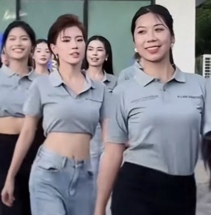 Người đẹp Miss Universe Vietnam 2026 mặc áo xám, khán giả liên tưởng công nhân tan ca - Ảnh 2.
