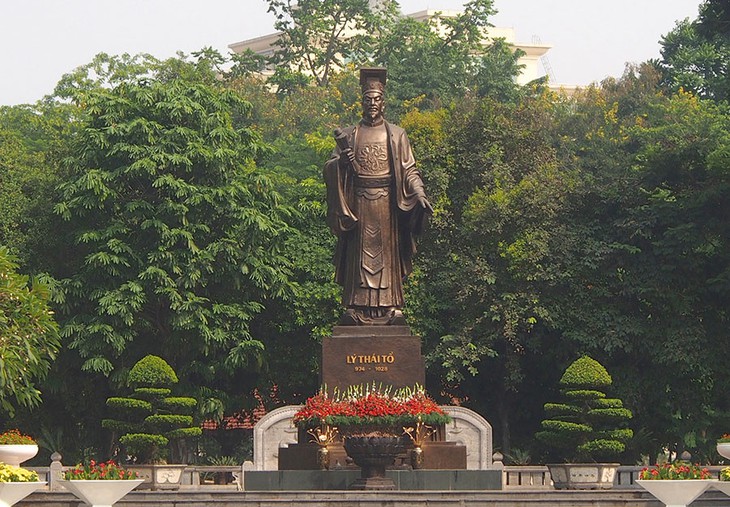 Lý Công Uẩn không chỉ thuộc về lịch sử Việt Nam   - Ảnh 1.