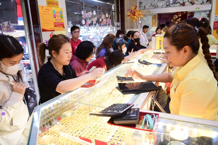 "Review" kênh đầu tư: Tiền đắt lên, gửi ngân hàng lấn át đất, vàng, chứng khoán? - Ảnh 3.