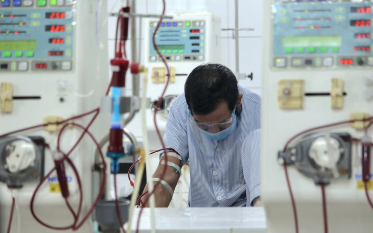 Thủ tướng: Quản chặt giá thành từ gốc với thuốc, thiết bị y tế, kiên quyết loại bỏ chi phí trung gian - Ảnh 3.