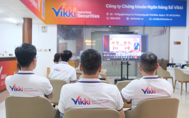 Nữ trợ lý cao cấp bất ngờ lên làm chủ tịch công ty chứng khoán 10 năm đổi tên 5 lần - Ảnh 3.