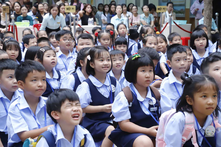 Phụ huynh hỏi: học sinh được phép nghỉ học bao nhiêu buổi, tiểu học có được nghỉ nhiều hơn không? - Ảnh 1.